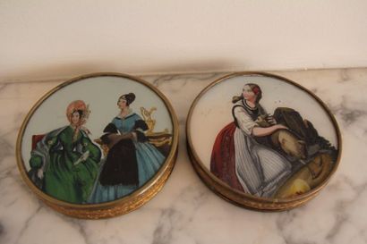 Deux boites à dragées à décor imprimé en...