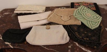 Lot de pochettes et sacs en perlé