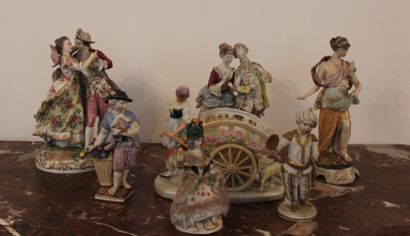 Sept statuettes en porcelaine polychrome...