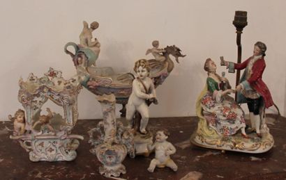 Six sujets en porcelaine polychrome (acc...