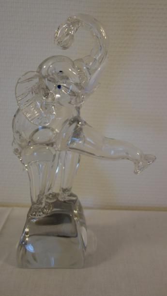 Sculpture en verre représentant un éléphant

H...