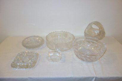 Lot de six coupes et vide-poches en verre...