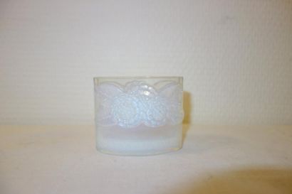 Petit vase en verre opalescent à décor de...