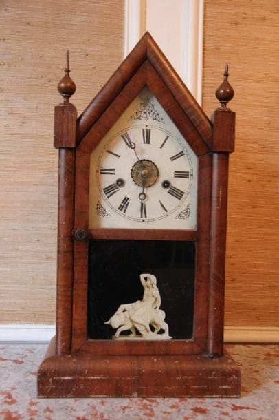 Pendule borne en bois naturel

H : 50 cm...