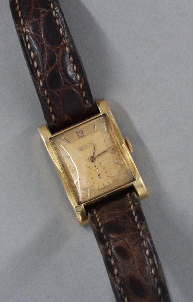 LONGINES Montre d'homme à boitier rectangulaire...