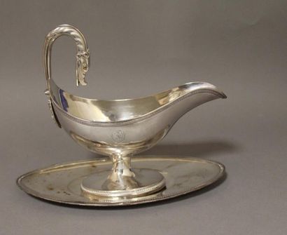 Saucière et son plateau en argent uni 950...