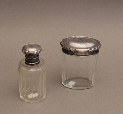 *Eléments de garniture de toilette en cristal,...
