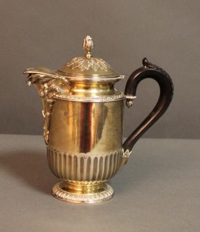Théière égoîste sur piédouche en argent 950°/°°...