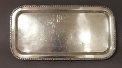 Plateau rectangulaire en argent 900°/°° à...