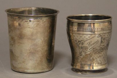 Lot de deux timbales en argent 950°/°° :

-...
