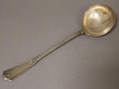 Henri SOUFFLOT Orfèvre

Louche en argent...