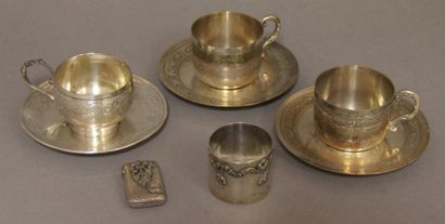 Lot en argent 950°/°° :

- Une tasse et sous...