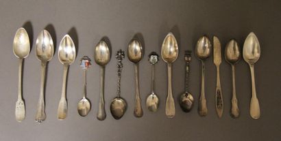 Lot en argent 800°/°° et 950°/°° :

- Neuf...