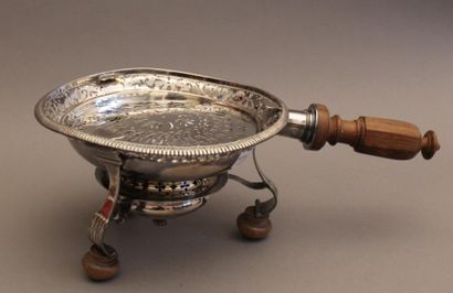 Chauffe-plat tripode en argent 950°/°° à...