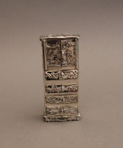 Secrétaire miniature en argent à décor de...