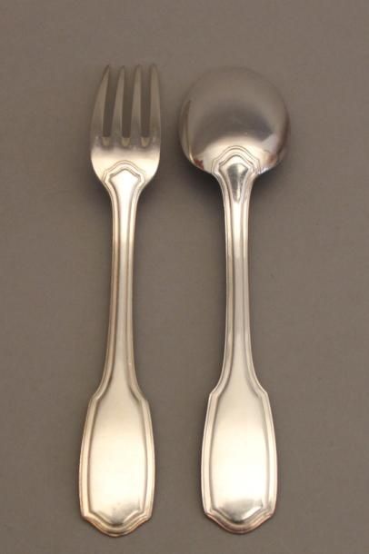 Partie de ménagère en métal argenté à spatule...