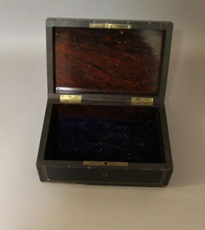 Coffret rectangulaire en placage de poirier...