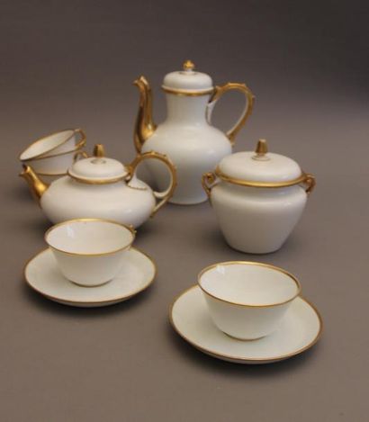 SEVRES (porcelaine dure) :

Service à thé...