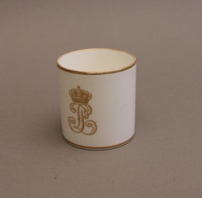 SEVRES (porcelaine dure) : 

Tasse litron...