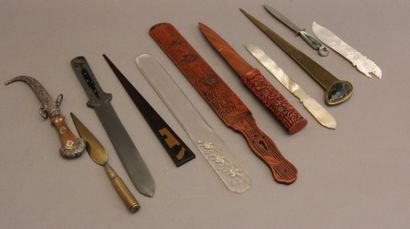 Lot de coupes-papiers divers