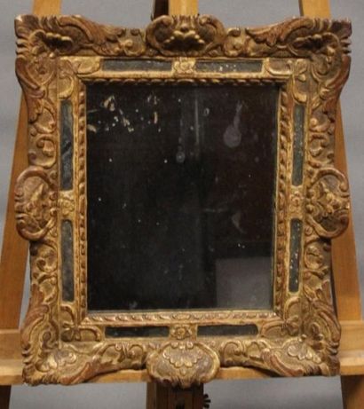 Petit miroir à parcloses en bois sculpté...