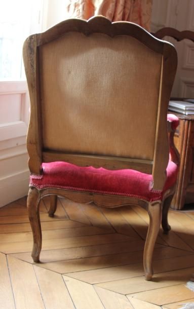 Fauteuil à dossier plat en bois naturel mouluré...