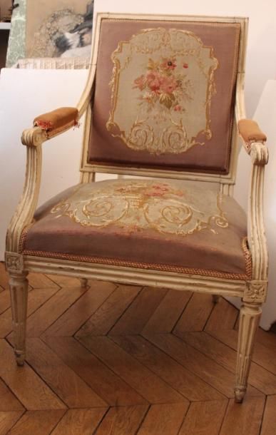 Paire de fauteuils à dossier plat « à la...