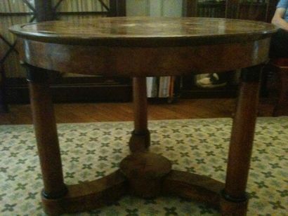 Table à jeux de forme ronde en bois de placage...