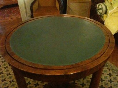 Table à jeux de forme ronde en bois de placage...