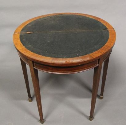 Table à jeux demi-lune formant console à...