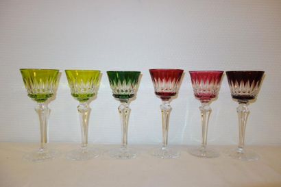 BACCARAT modèle PICADILLY

Six verres à vin...