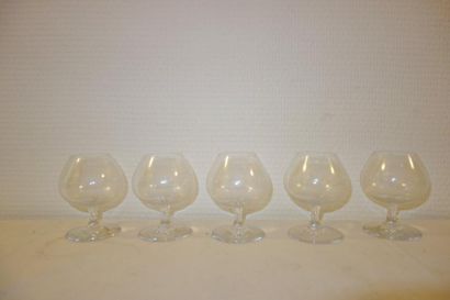 BACCARAT

Cinq verres à cognac en cristal...