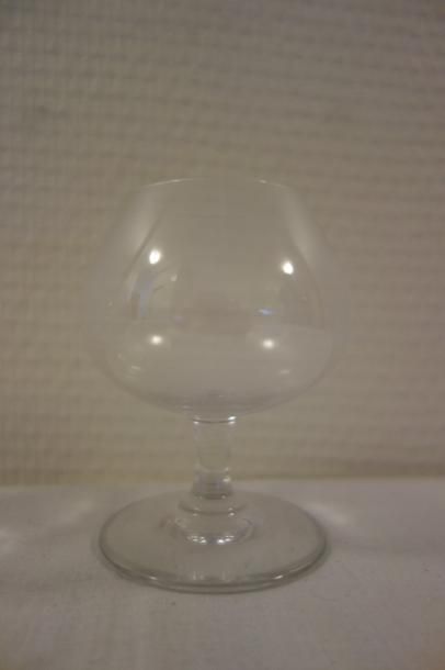 BACCARAT

Cinq verres à cognac en cristal...