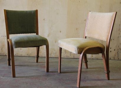 Paire de chaises en bois naturel à piètement...