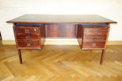 TRAVAIL MODERNE

	Bureau double face en placage...