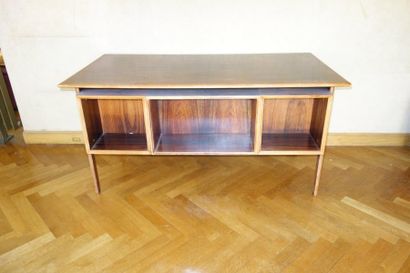 TRAVAIL MODERNE

	Bureau double face en placage...