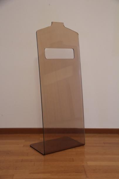 Travail contemporain

Valet de nuit en plexiglas

H...