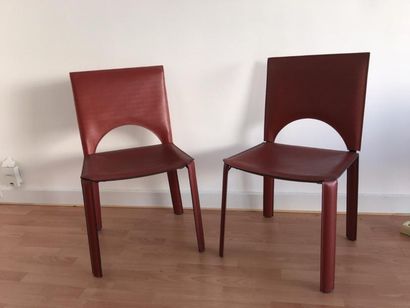 Suite de quatre chaises en métal laqué noir...