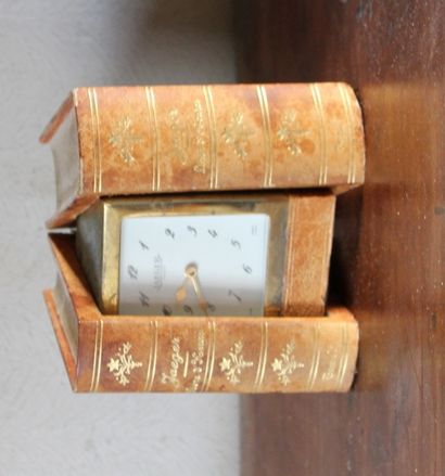 Pendulette en métal JAEGER dans son coffret...