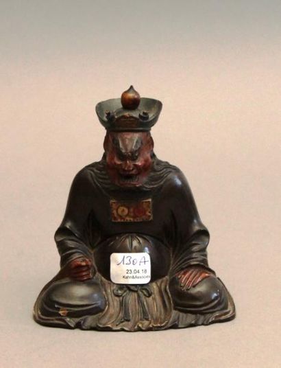 Statuette en bois polychrome en forme de...