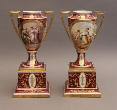 VICTORIA CARLSBAD, Autriche Paire de vases...