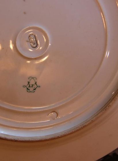 MANUFACTURE DE SEVRES Assiette en porcelaine...