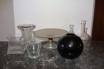 Lot de vases, carafes et présentoirs