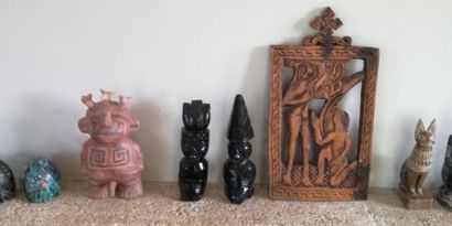 Lot de bibelots et souvenirs de voyage