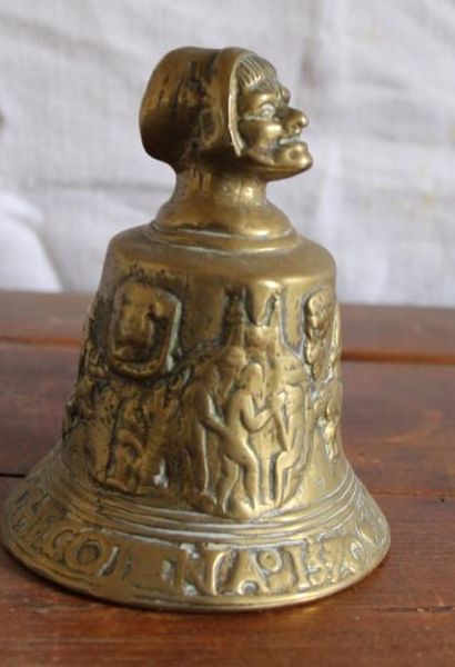 Cloche de table en bronze (accidents) H :...