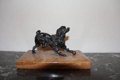 Presse-papier en bronze patine noire en forme...