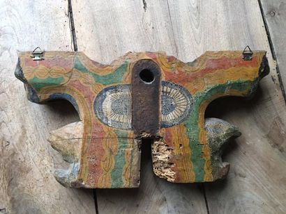 Elément de chapiteau en bois polychrome à...