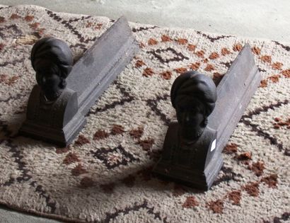 Paire de chenets en fonte