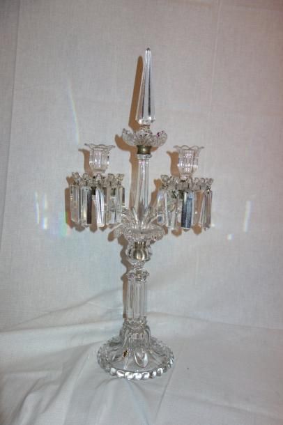 Candélabre en cristal à deux bras de lumière...