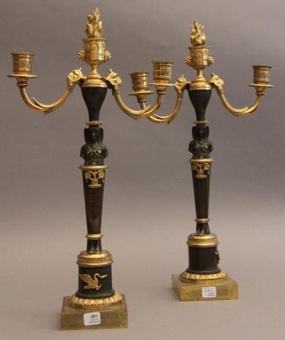Paire de candélabres en bronze patiné et...